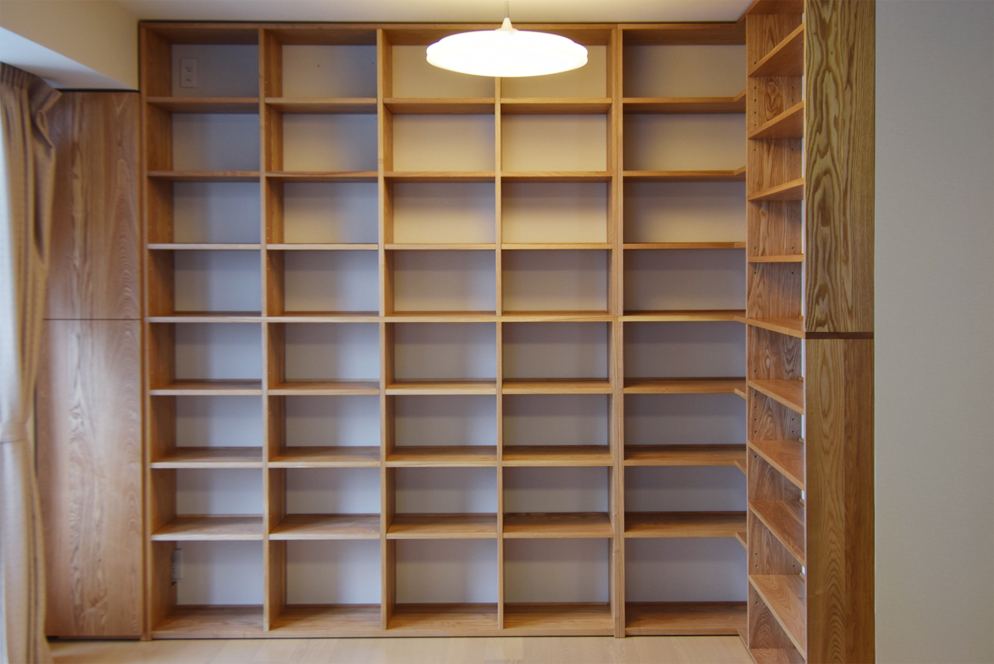 TANA 壁面収納家具 タモ材の本棚│オーダー家具と無垢天板 東京 WOODWORK