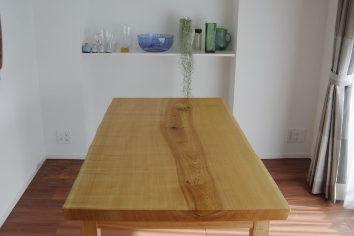 無垢天板 タモ一枚板天板のダイニングテーブル│オーダー家具と無垢天板 東京 WOODWORK