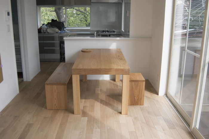 オーダー家具の納品｜アッツテーブルのダイニングテーブルセット