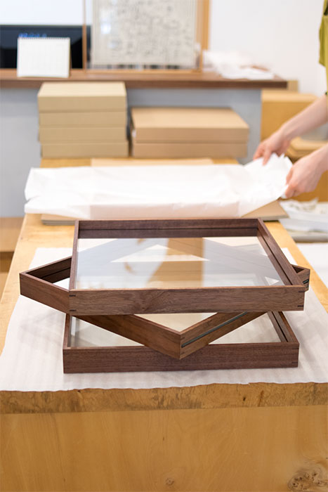 正方形の木製フォトフレーム フローフレーム オーダー家具と無垢天板 東京 Woodwork