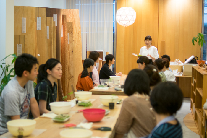 海保優希子さん、飯高幸作さんとWOODWORKによる苔玉づくりワークショップ