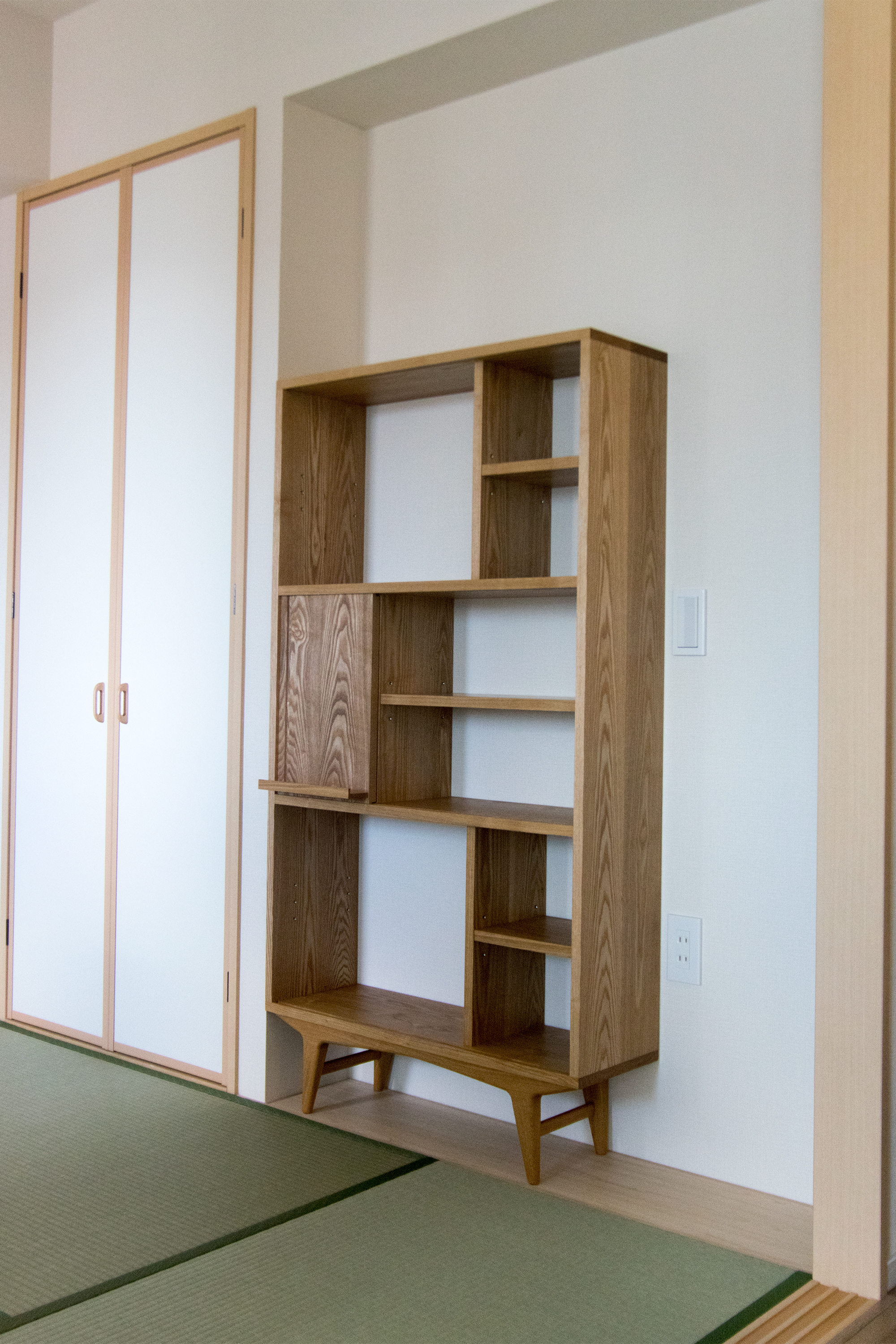 和室に合わせたタモ材のシェルフ（飾り棚）│オーダー家具と無垢天板 東京 WOODWORK