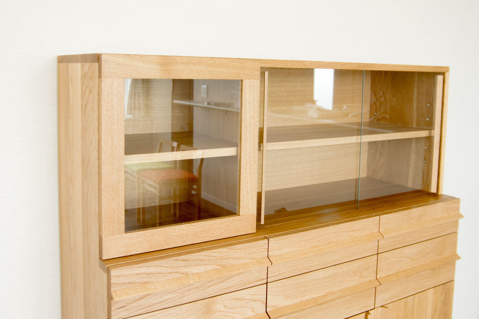 TANA ナラ材の食器棚＋タモ材のピコチェア│オーダー家具と無垢天板