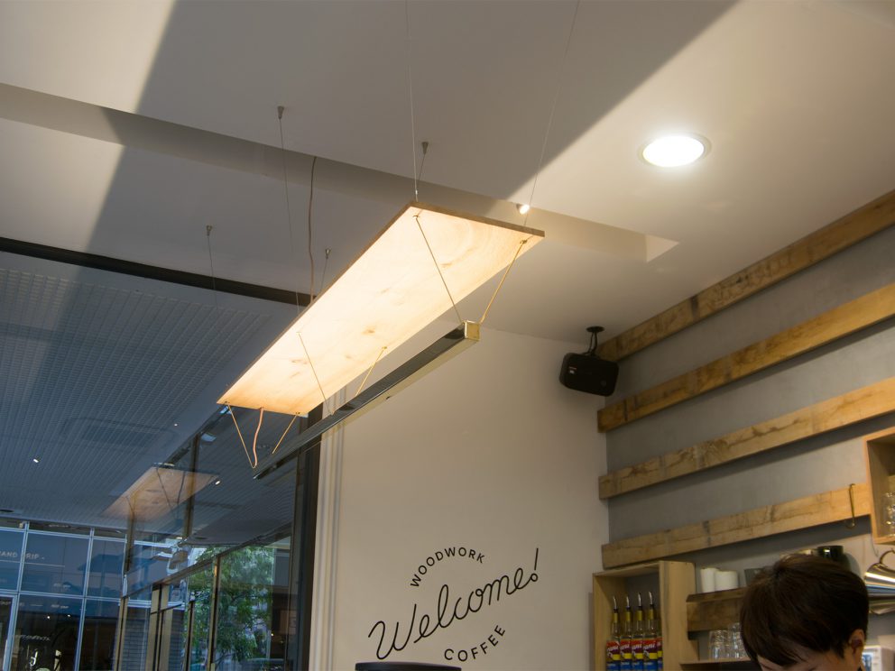 WOODWORK Welcome COFFEE　カウンター上のオリジナル照明