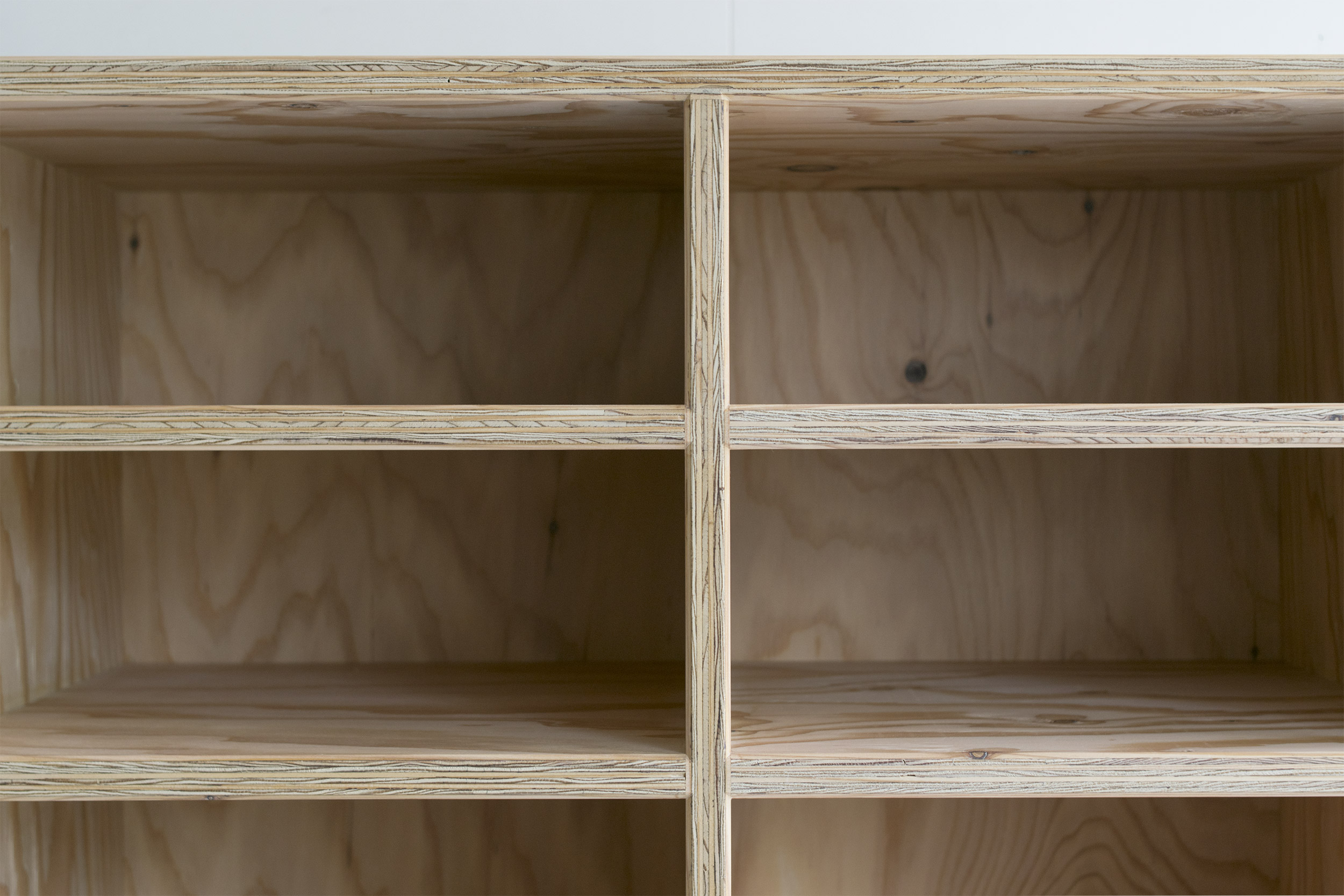 Tana ナラ材の本棚とラーチ材の収納棚 オーダー家具と無垢天板 東京 Woodwork