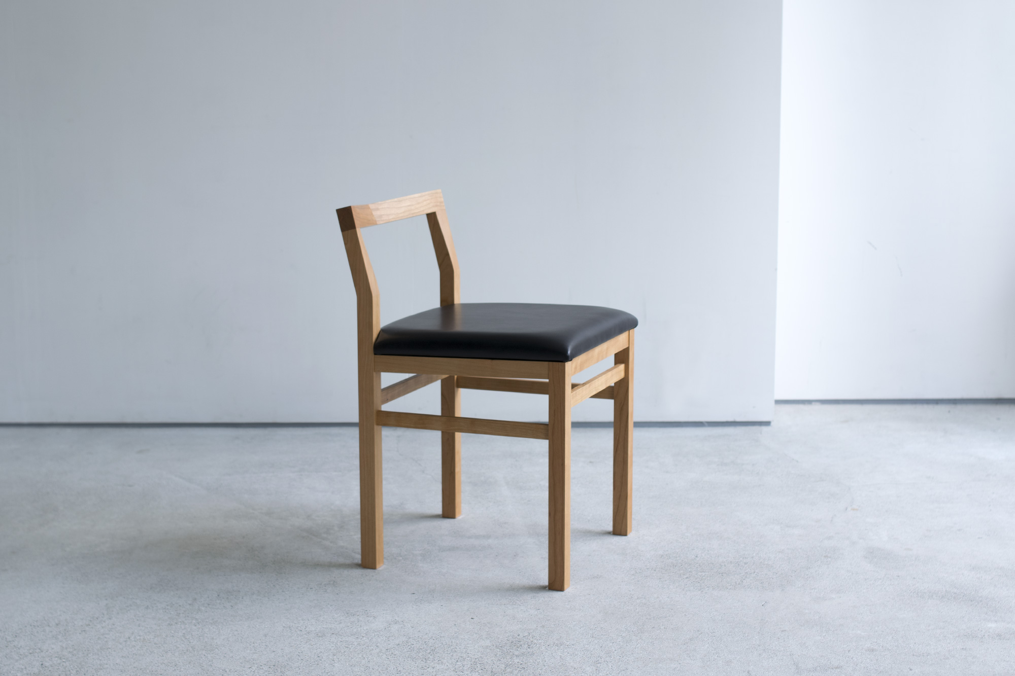 PICO Chair　（ピコチェア・アメリカンチェリー材・黒革）