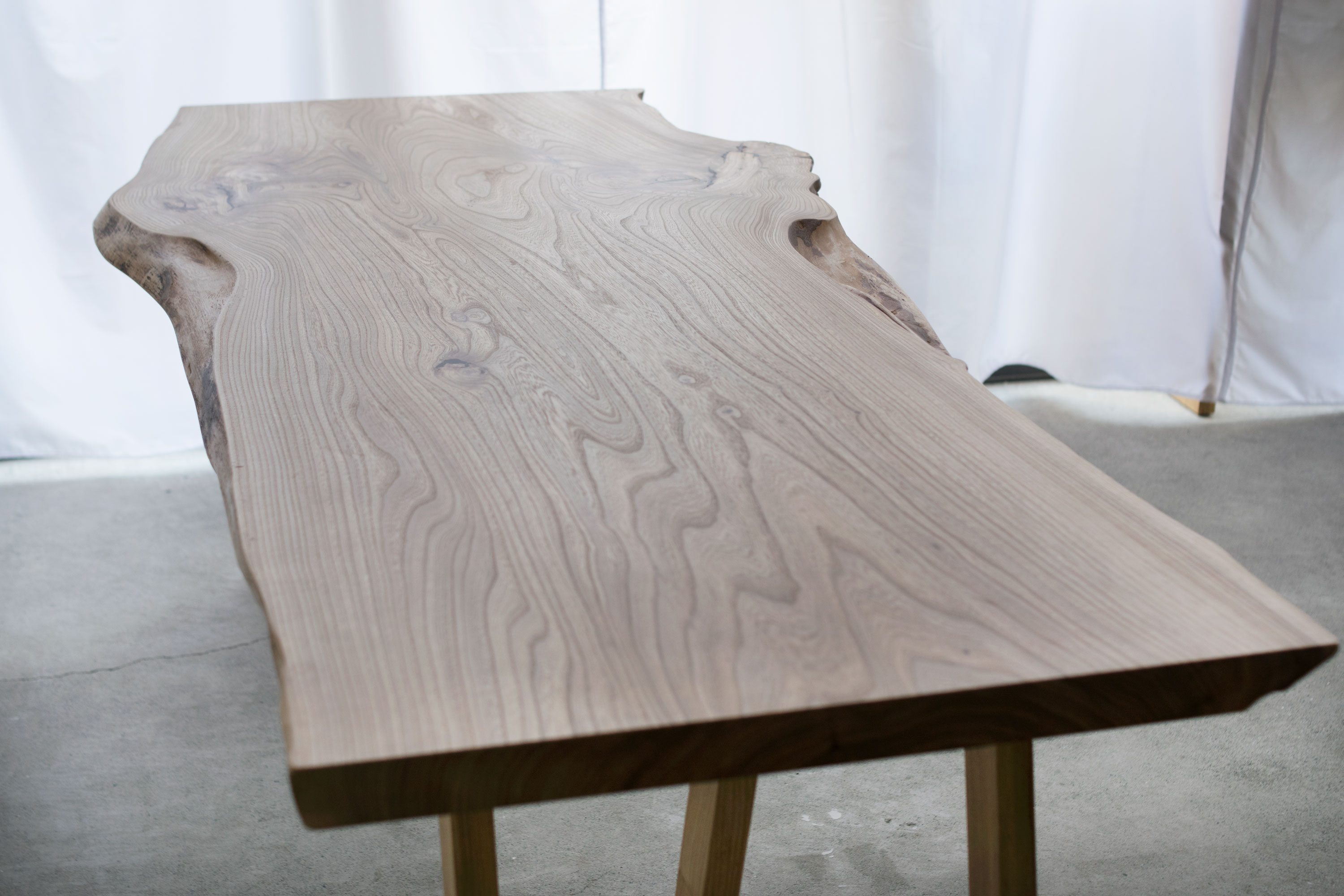 無垢一枚板テーブル ニレ 2枚ハギ【楡】 - ダイニングテーブル