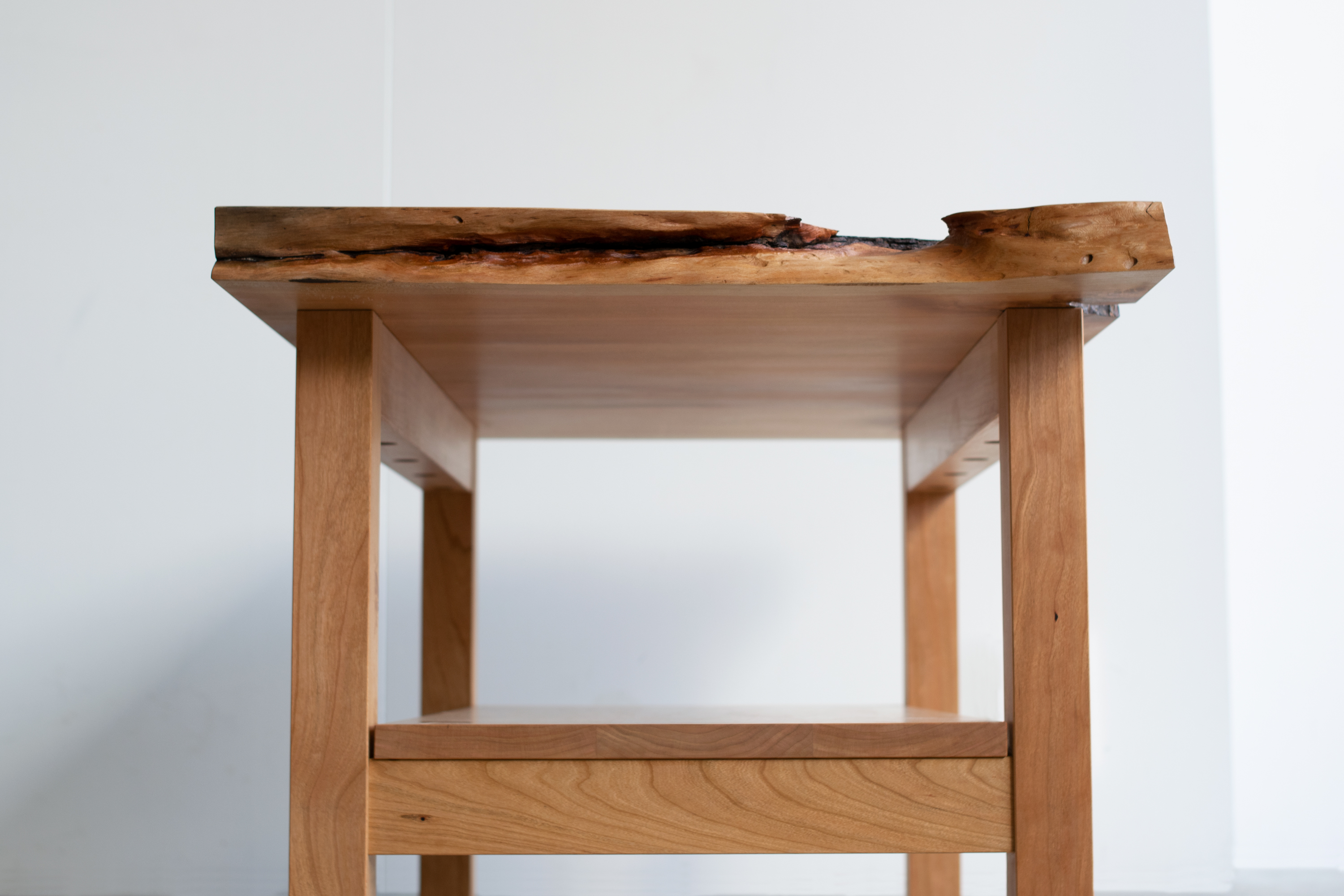 アメリカンチェリー一枚板天板から製作したローテーブル