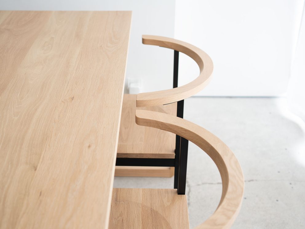 オルタナティブテーブルとチェアとベンチ