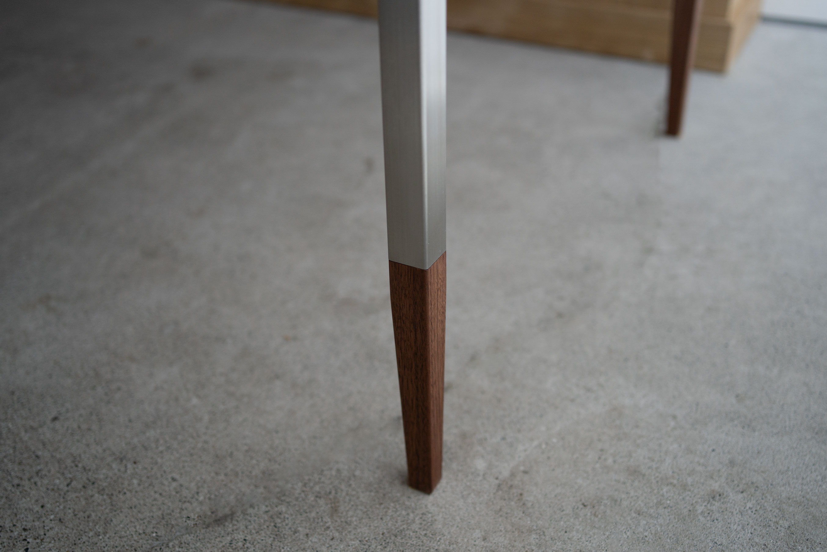 table leg toe walnut