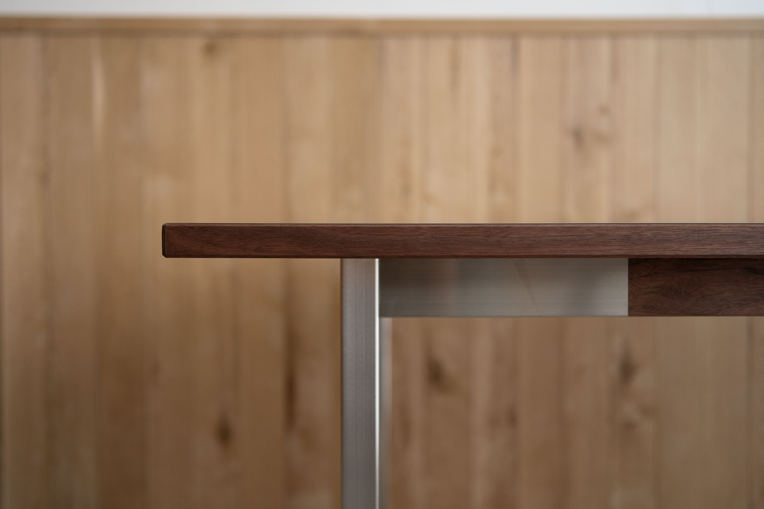 ALTERNATIVE TABLE（melamine＋walnut＋melamine）