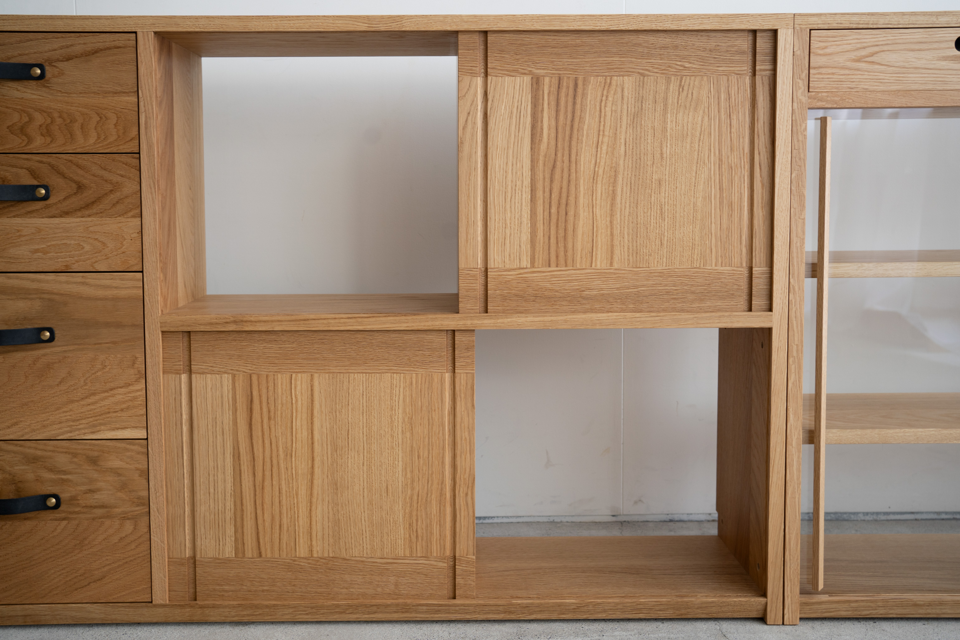 オーダーメイド家具　TANA収納棚　引き違い扉