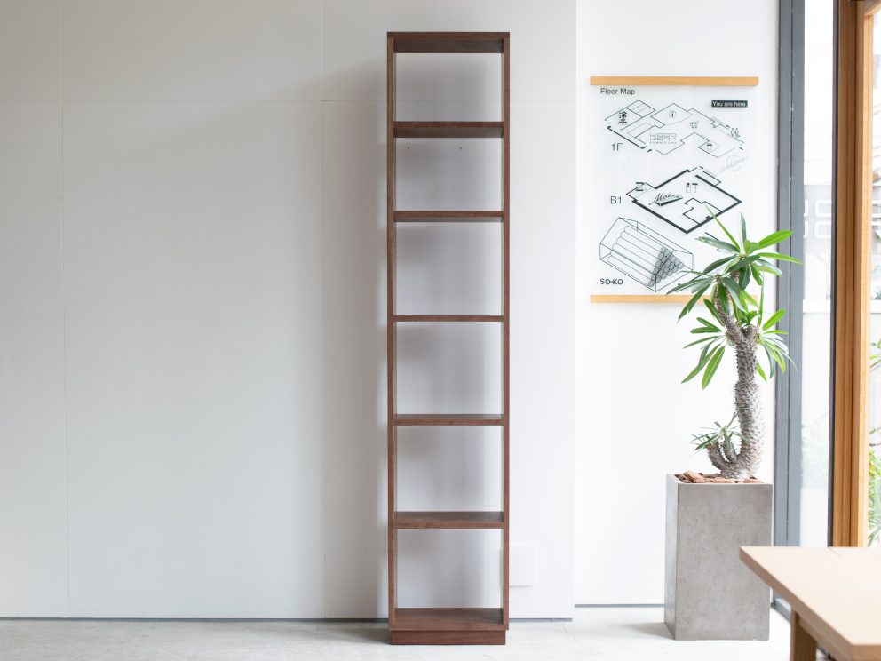 台輪つきのTANA本棚