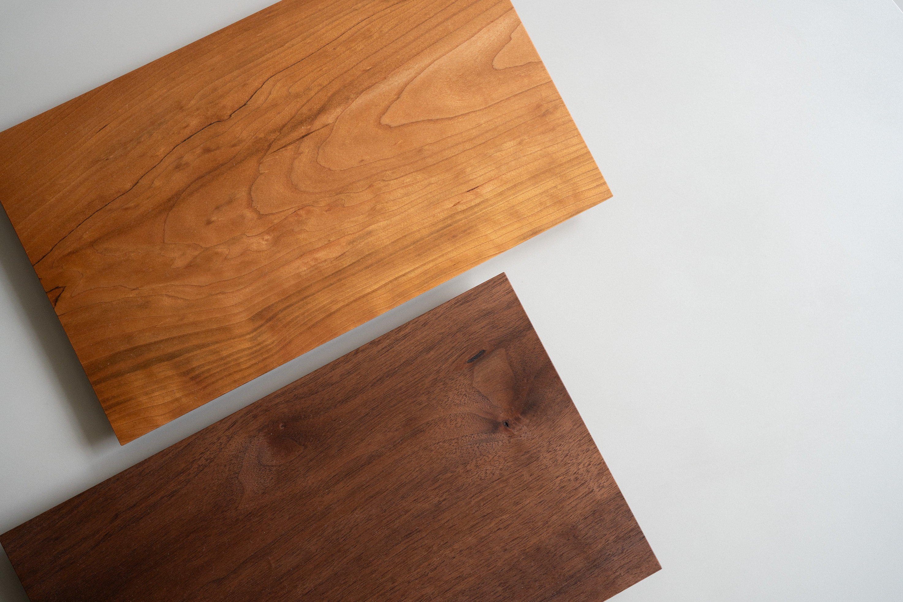 「ブラック」ウォールナットとチェリー