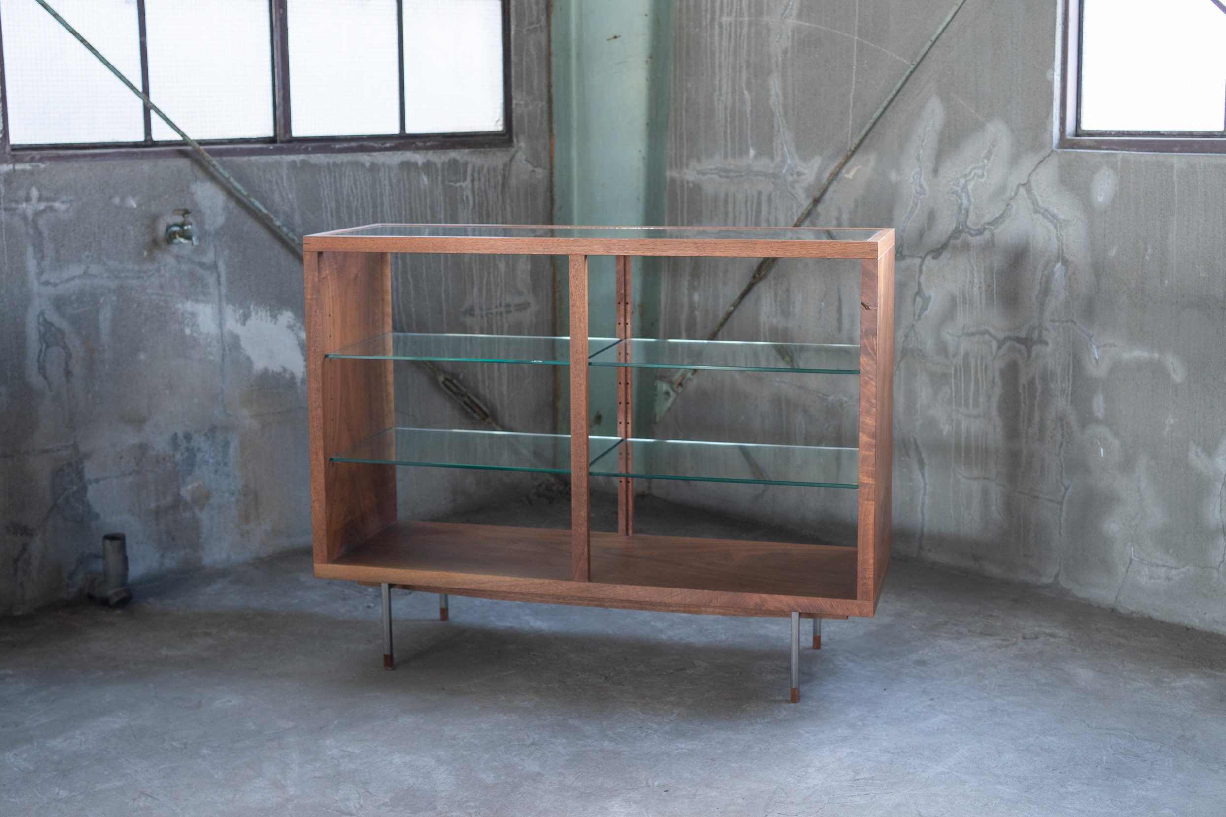 ⑭一枚板×ガラス什器（ウォールナット）W1200 D400 H940