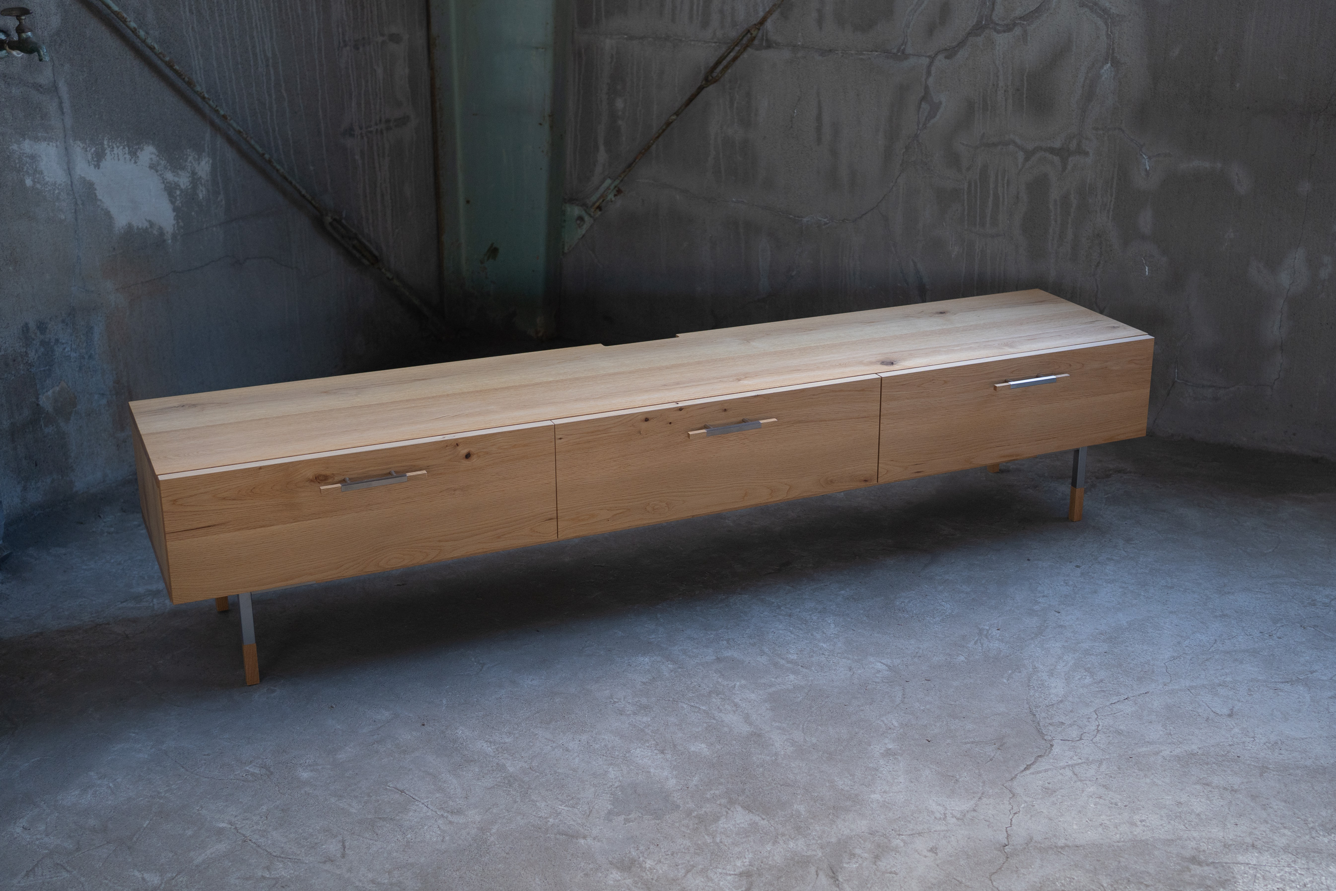 オルタナティブテレビボード