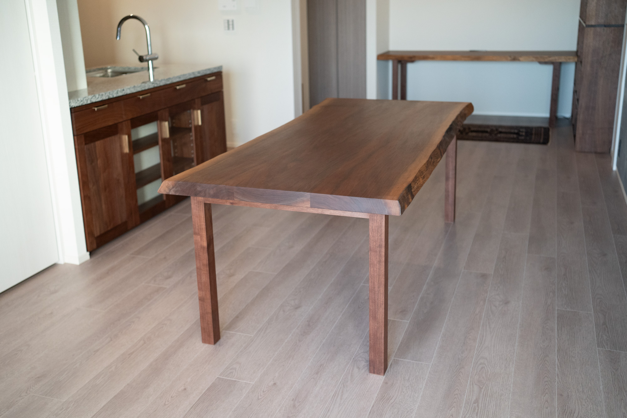 ダイニングテーブルと