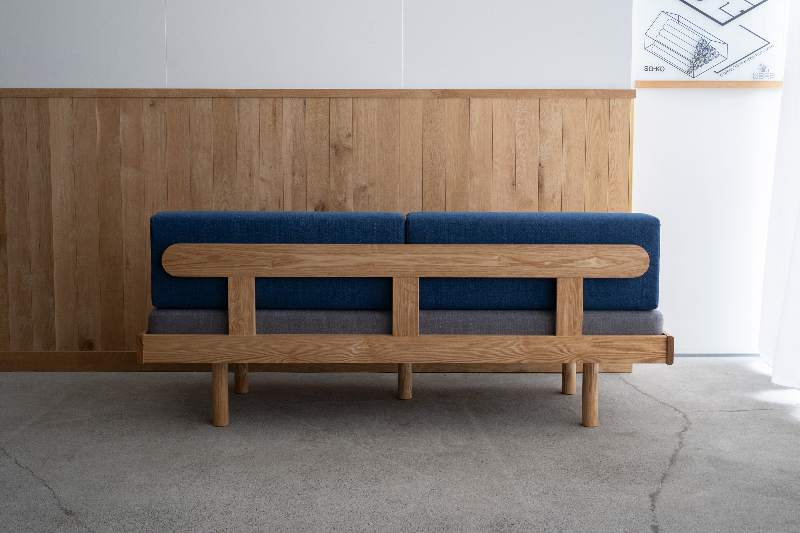 バイカラーのsofa LAY 背面